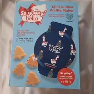 So Yummy! Bella Mini Dunker Waffle Maker Christmas Tree Shape